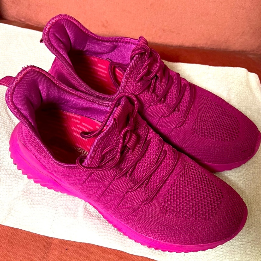 Womens running shoes, Magenta. Size 9.5